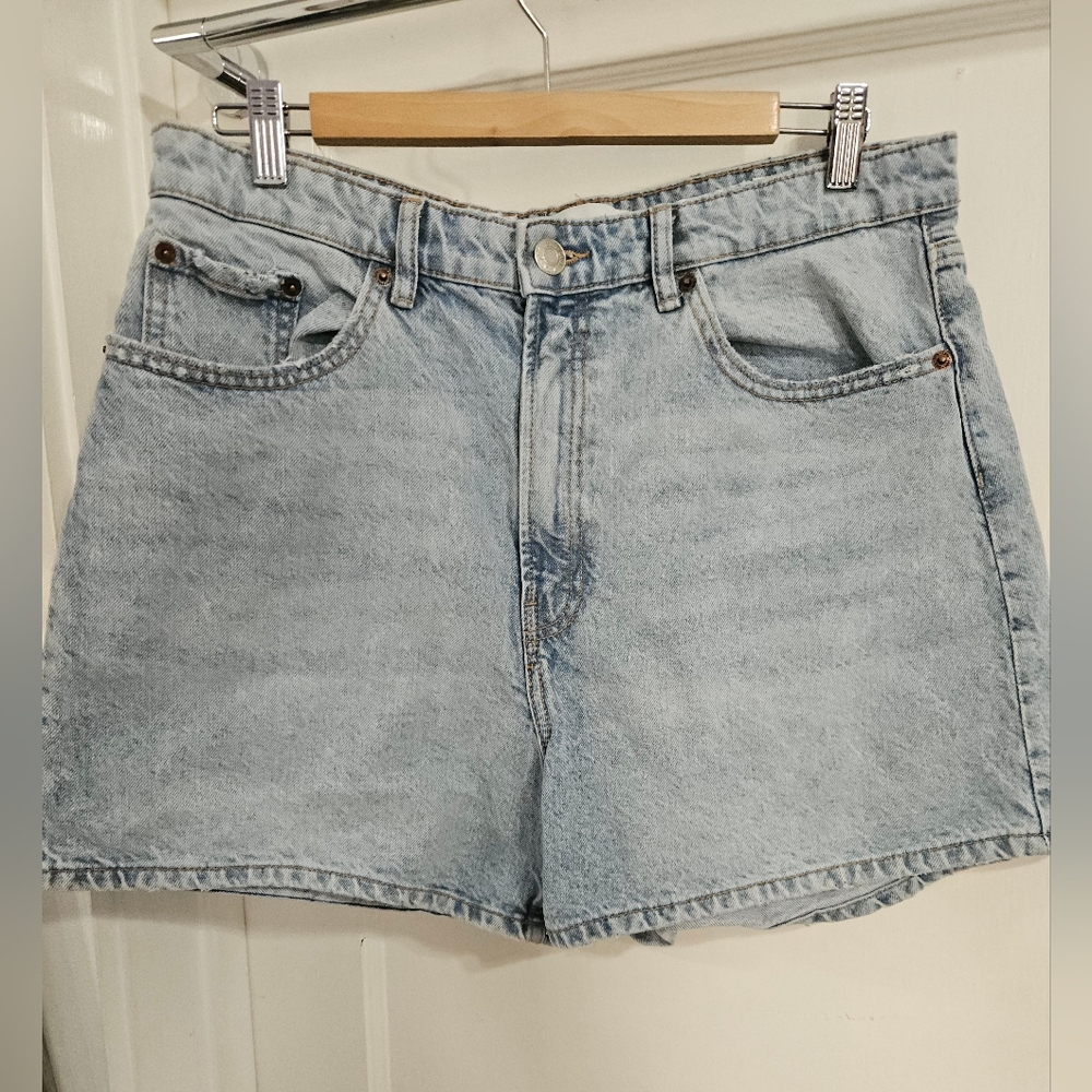Zara Light Wash Jean Shorts